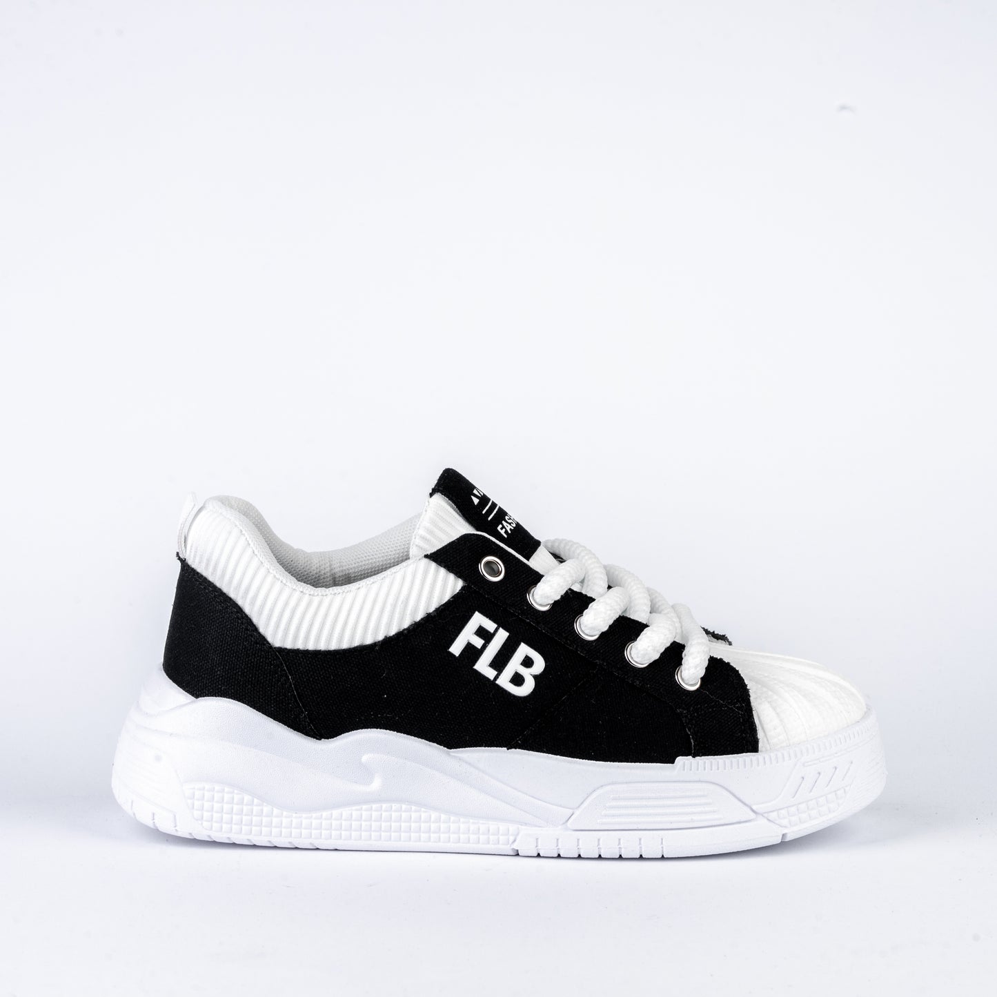 A23 Flat Sneaker