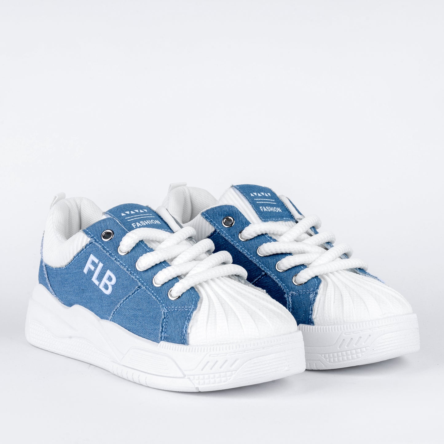 A23 Flat Sneaker