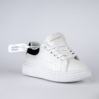 L123 Flat Sneaker