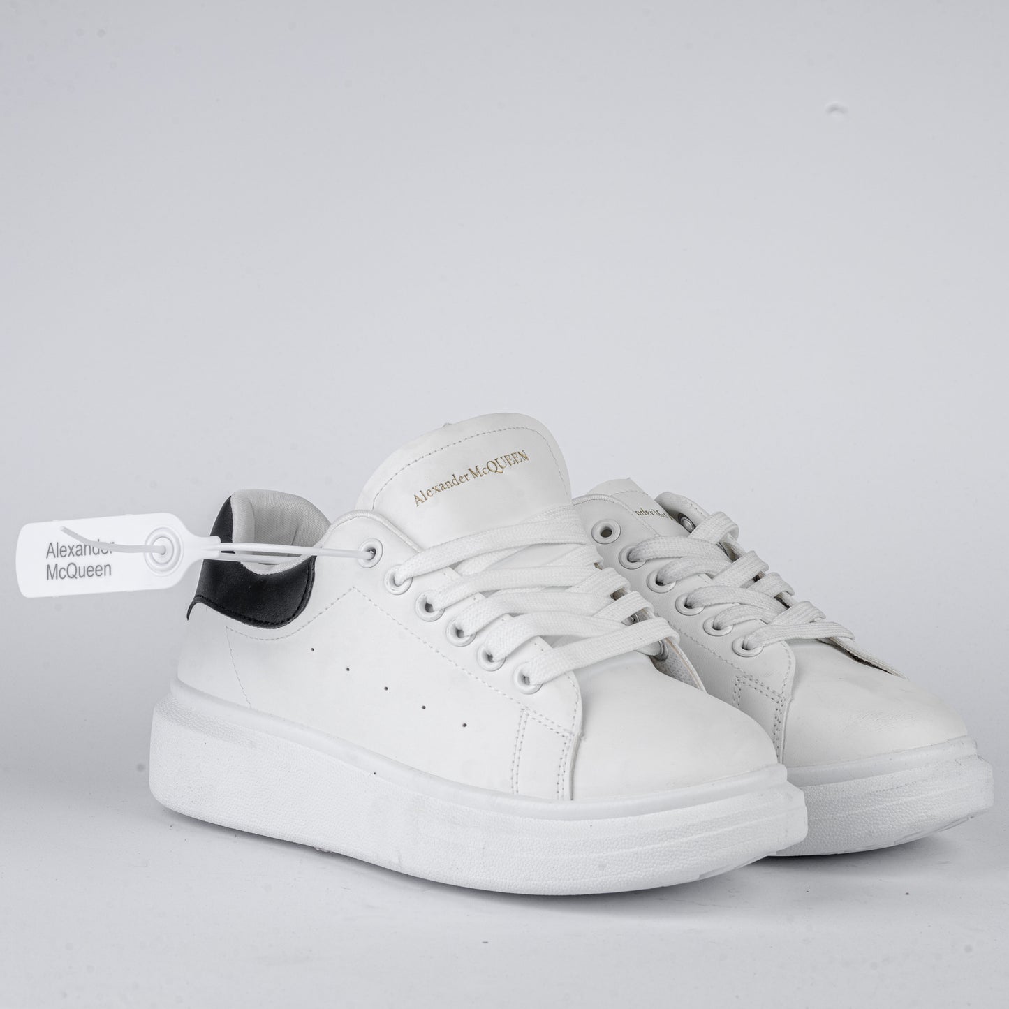 L123 Flat Sneaker