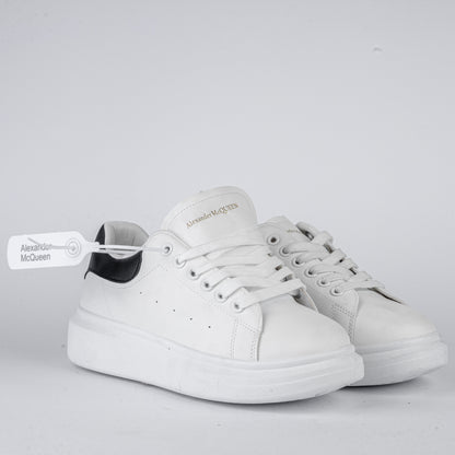 L123 Flat Sneaker