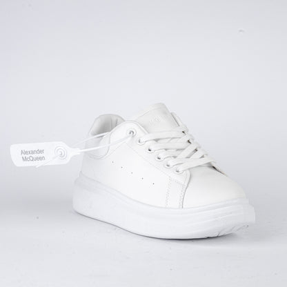 L123 Flat Sneaker