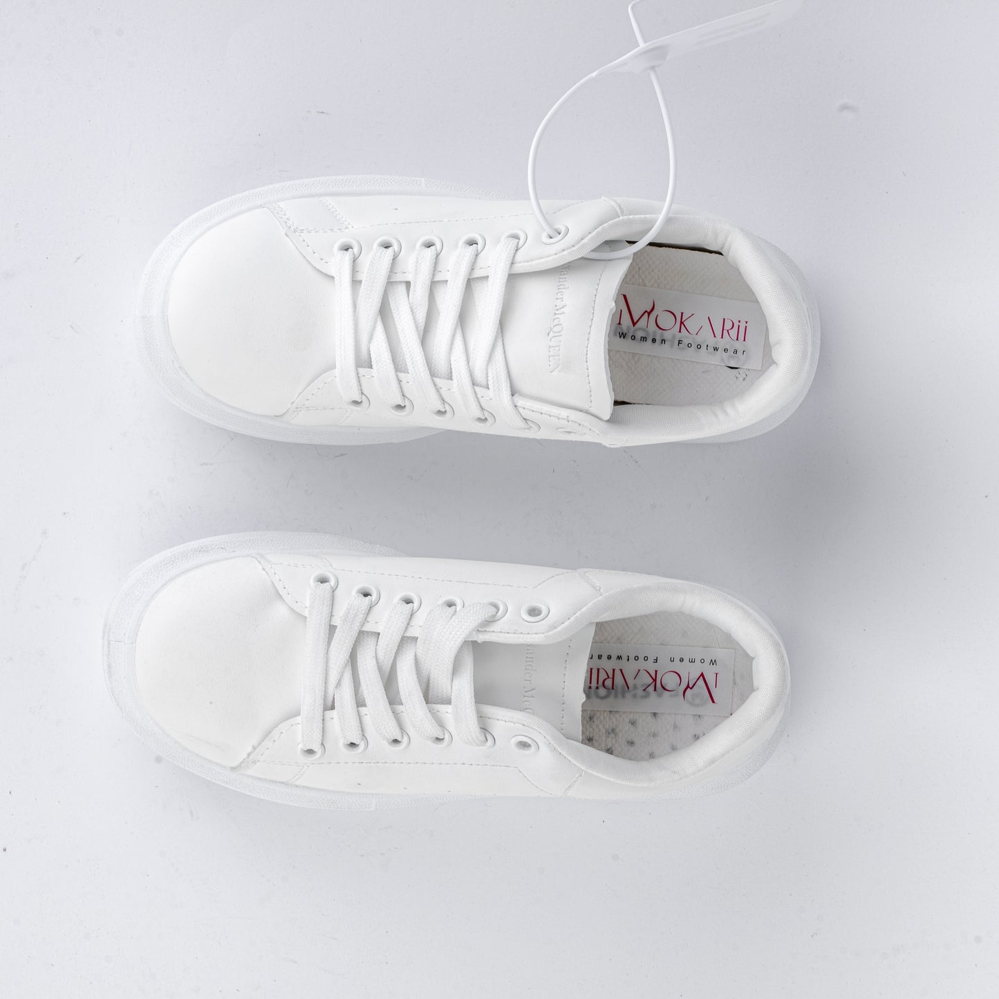 L123 Flat Sneaker