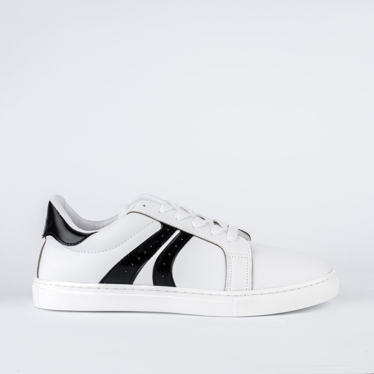 BK1 Flat Sneaker