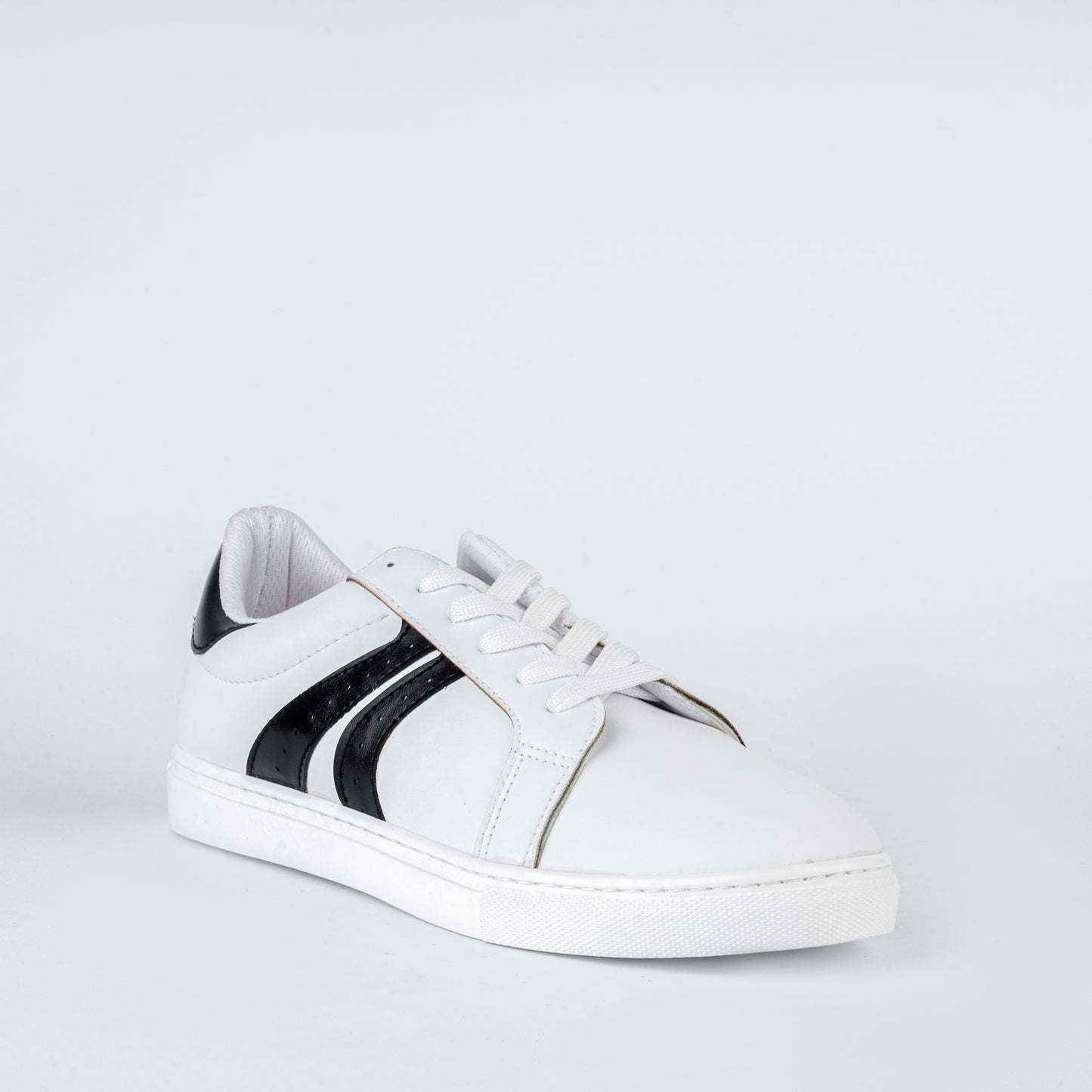 BK1 Flat Sneaker