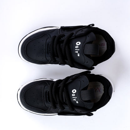 OG32 Flat Sneaker